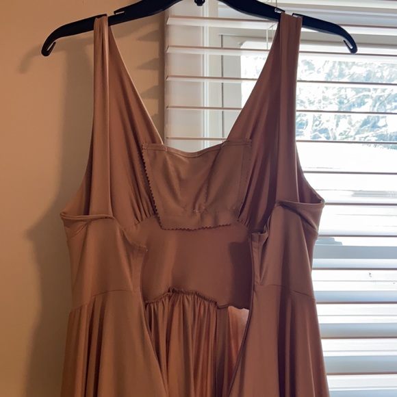 Studio Minc gown worn once only in champagne - Picture 6 of 7